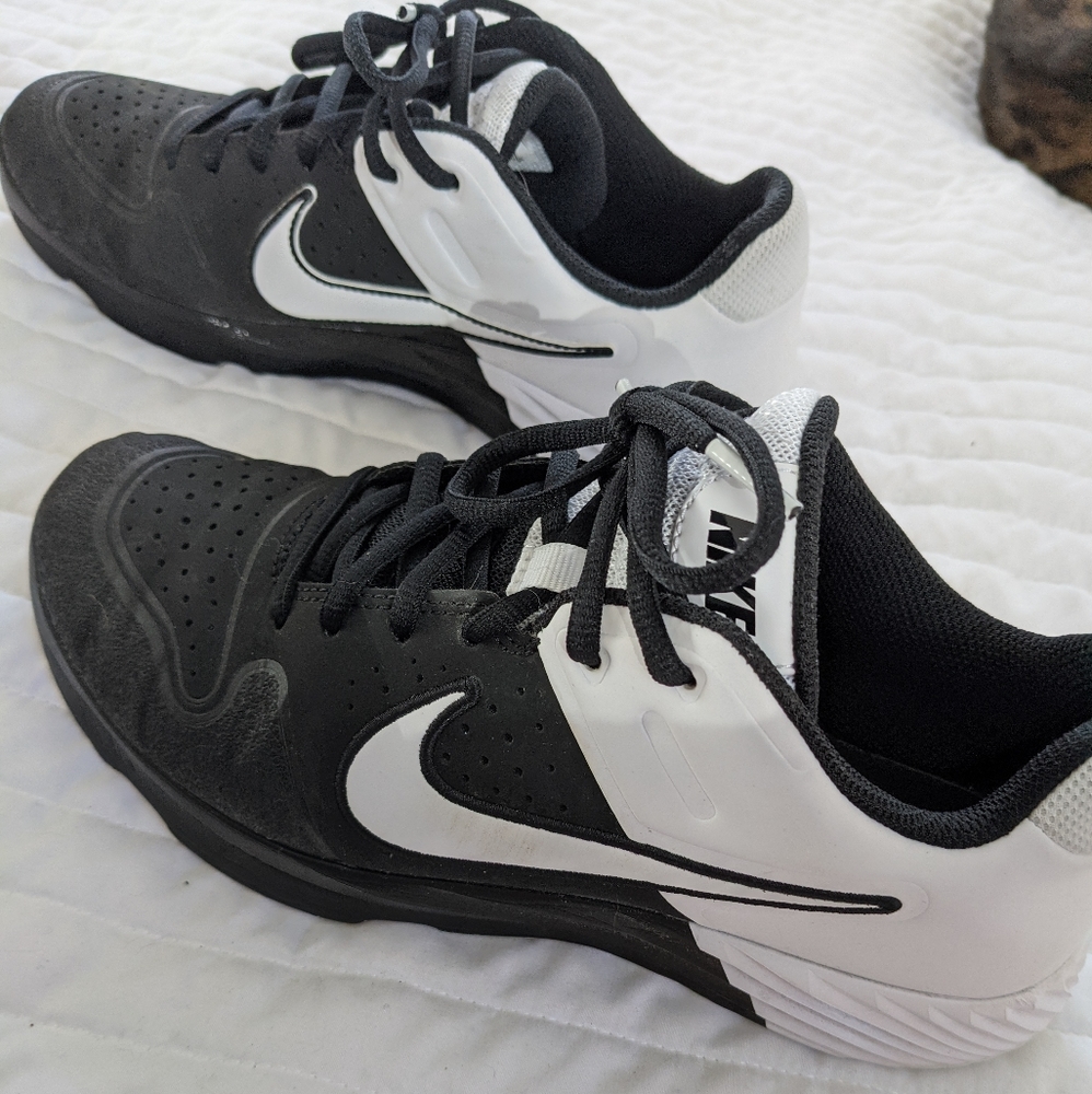 Nike Alpha Hurache Turf Sneakers